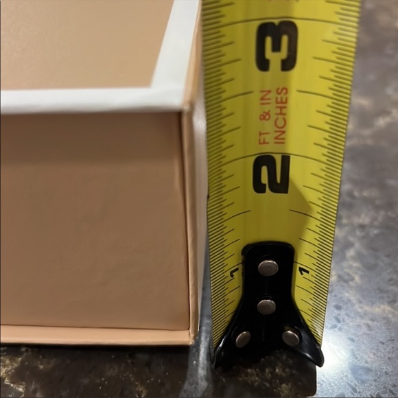 New Michael Kors small Gift Box - Picture 5 of 7